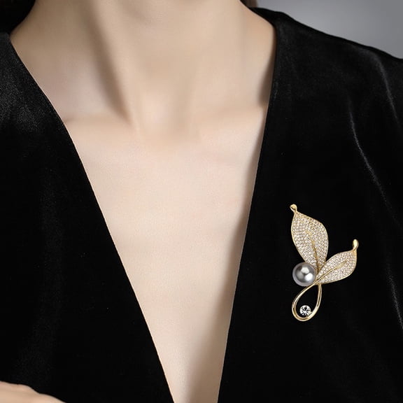 Brooch Women Luxury Stylish Pearl Plant Elegant Original Clothing Accessories 2024 New Fashion Jewelry Vintage Cute Metal Pins