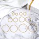 thumbnail image 3 of Juego de 6 Aros Clásicos y Elegantes JeenMata para Mujer Chapados en Oro Amarillo, 3 of 5