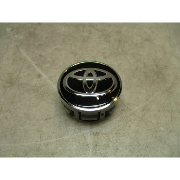 Pre-Owned 2024 Toyota Corolla Center Cap OEM (Good)