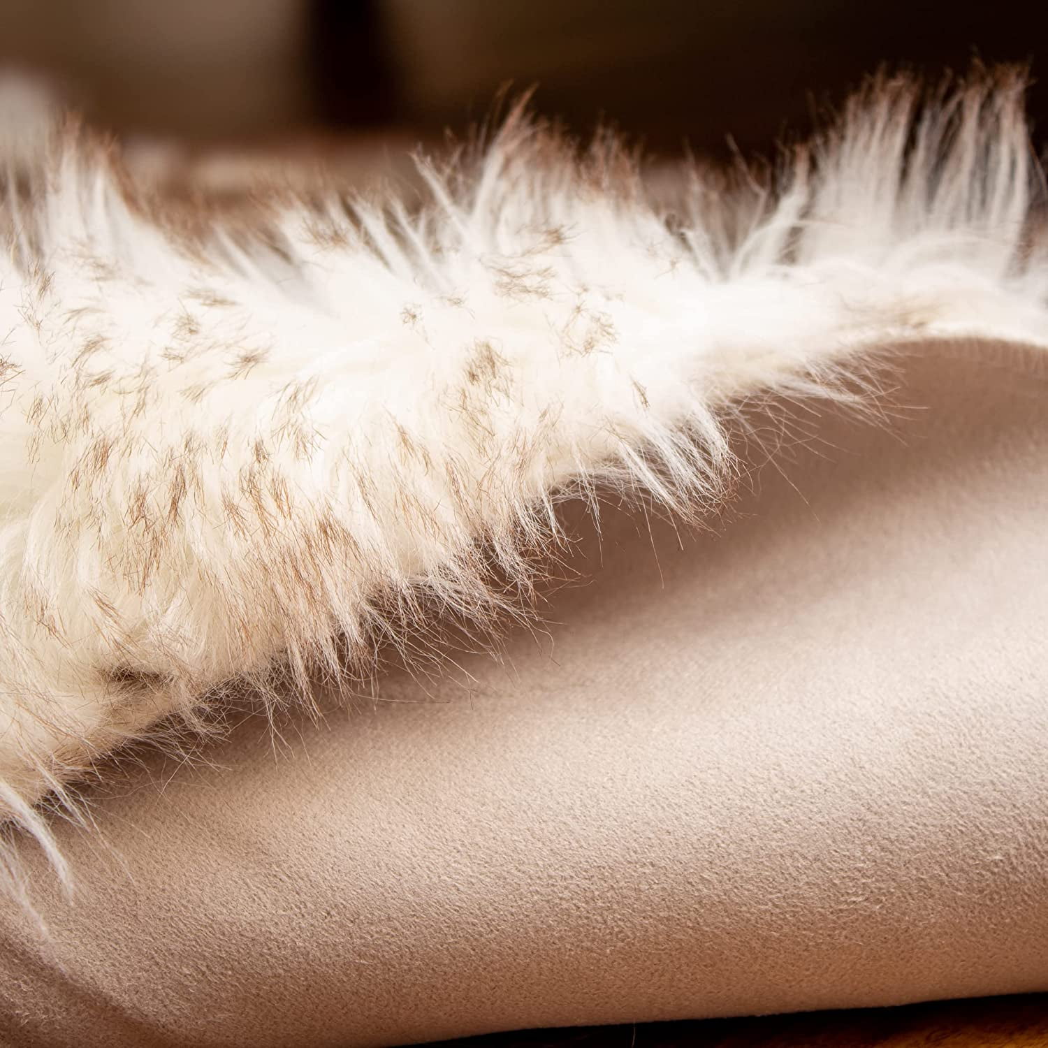 Sanmadrola Faux Fur Rug, Fluffy Soft Faux Fox Fur Area Rugs for Bedroom Livingroom Kids Room Decor, Shaggy Fur Rugs Anti-Skid 2x6 Faux Sheepskin White with Brown
