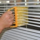 thumbnail image 4 of Cepillo de limpieza Inteprter de microfibra para ventanas y persianas, 4 of 6