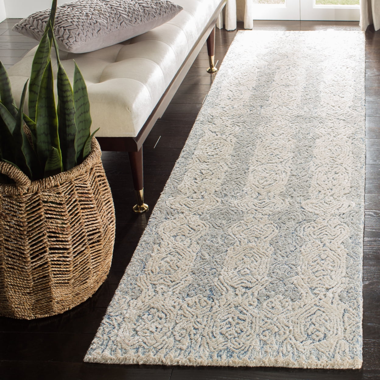 SAFAVIEH Glamour Aubree Abstract Area Rug, Blue/Ivory, 6' x 6' Round