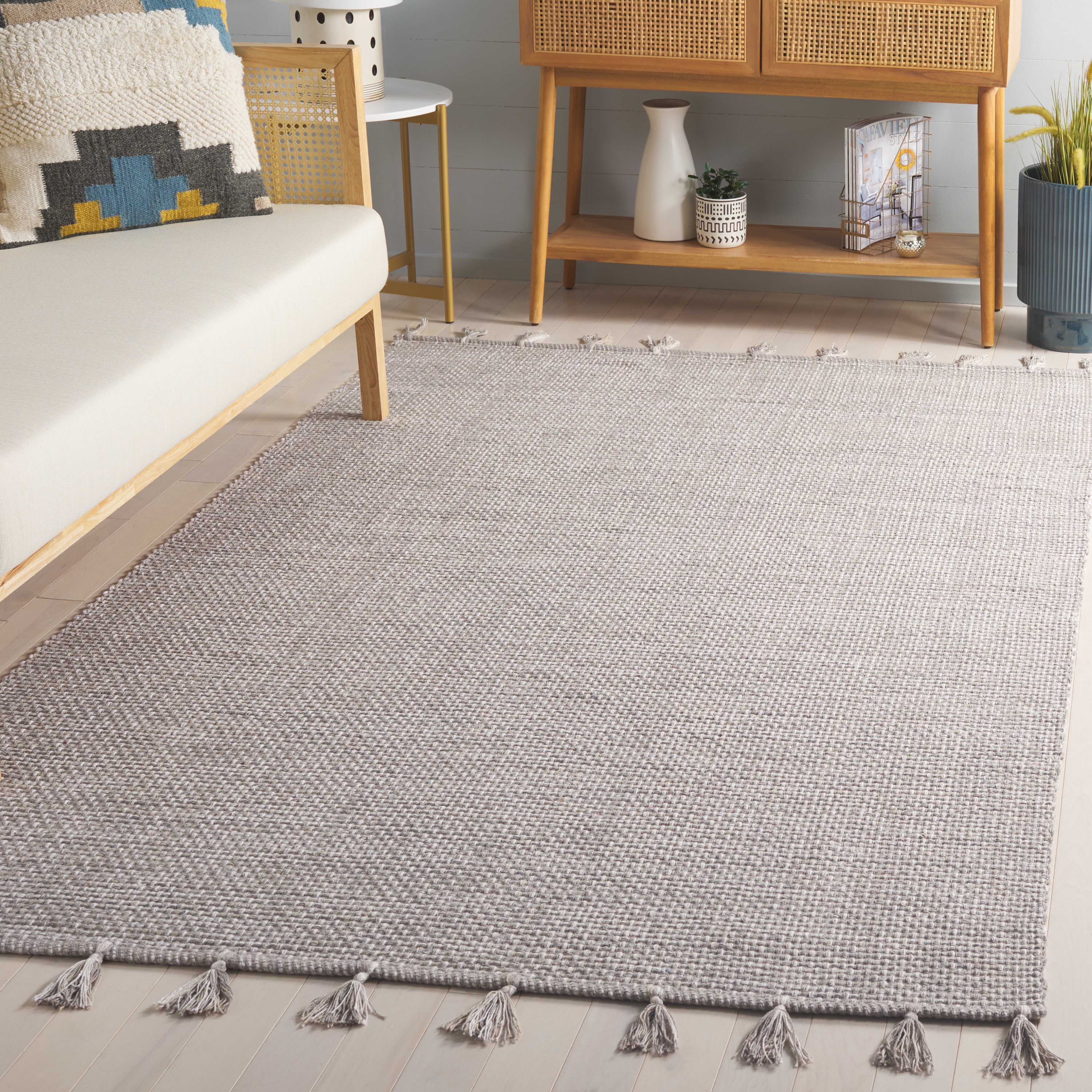 SAFAVIEH Montauk Ombre Solid Area Rug, Light Grey, 6' x 6' Square