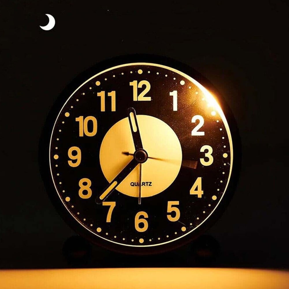 Alarm Clock Luminous 4 "Round Silent Analog Table Clock Non-Ticking, Battery Operated with Loud Alarm and Night Light Small Desk Clock for Bedroom, Bedside Table