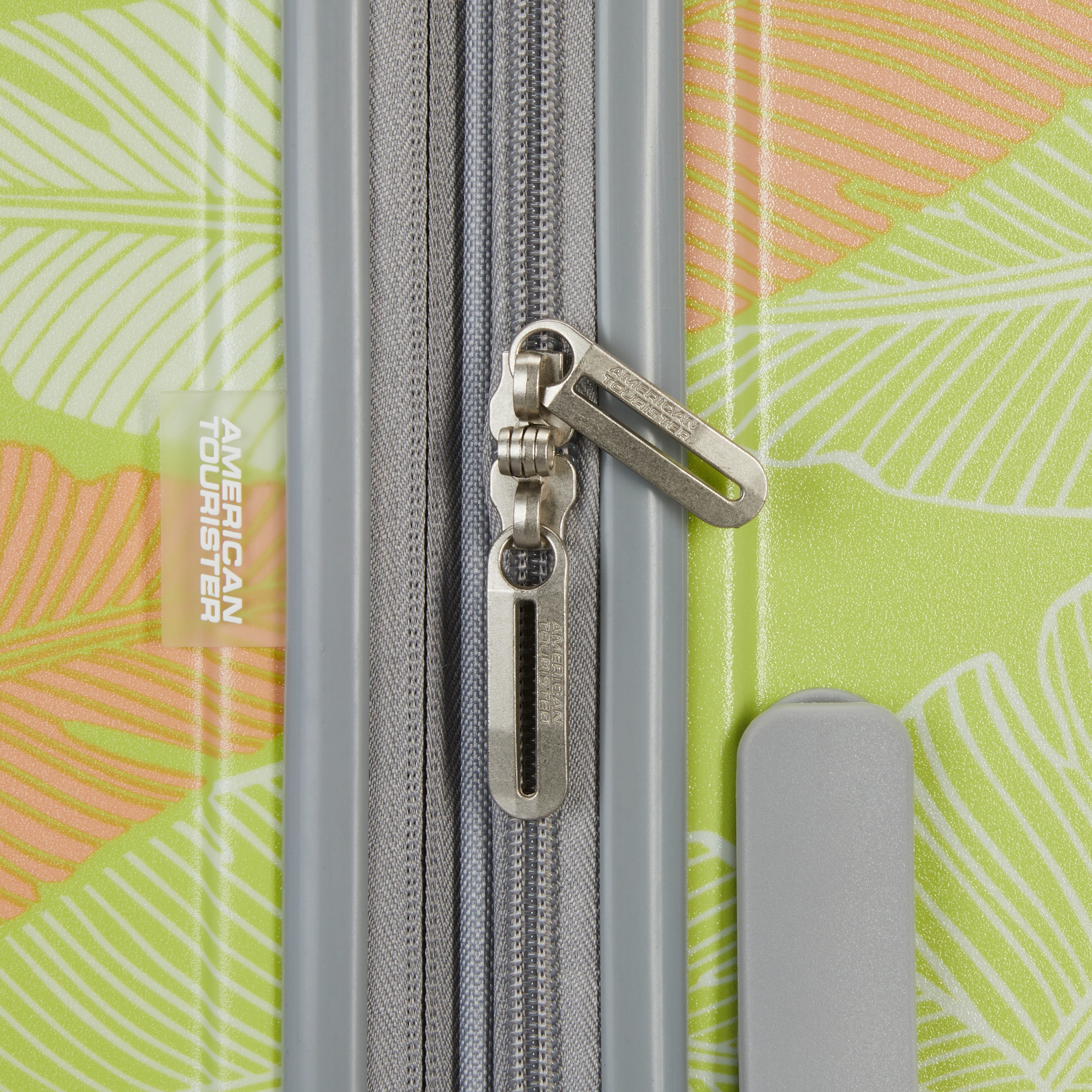 American Tourister Moonlight II 28-inch Checked Luggage with Spinner Wheels - Palm Print