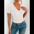thumbnail image 4 of Blusa de para Mujer, de Corta, Cuello Redondo, Ajustada, con Encaje Floral Liso, Blusas Transparentes con Cuello en V L, 4 of 7