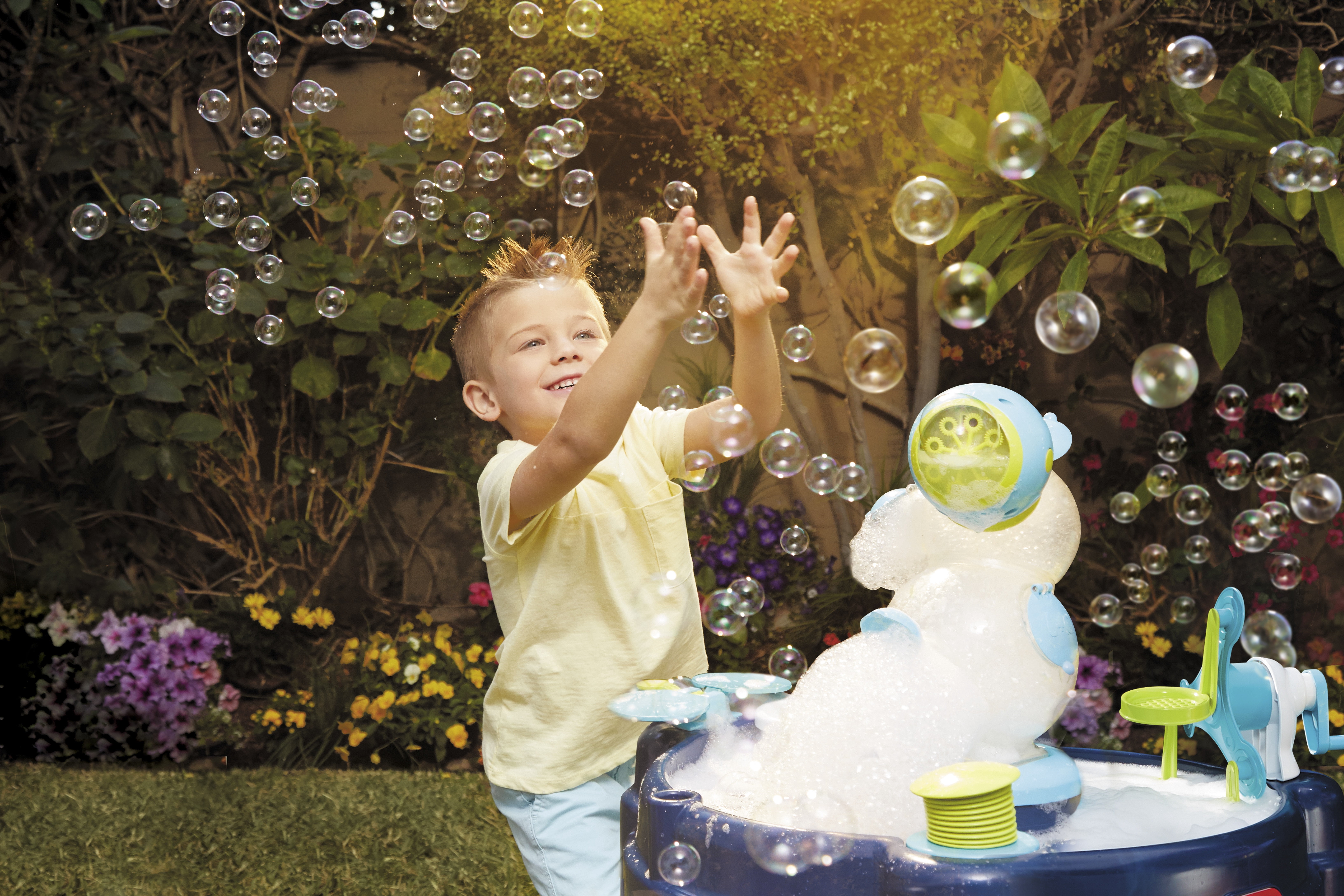 Little Tikes FOAMO 3-in-1 Water Table with Bubble & Foam Machine Activity and Accessory Set, Outdoor Water Toy Play Set for Toddlers Kids Boys Girls Ages 2 3 4+ Year Old