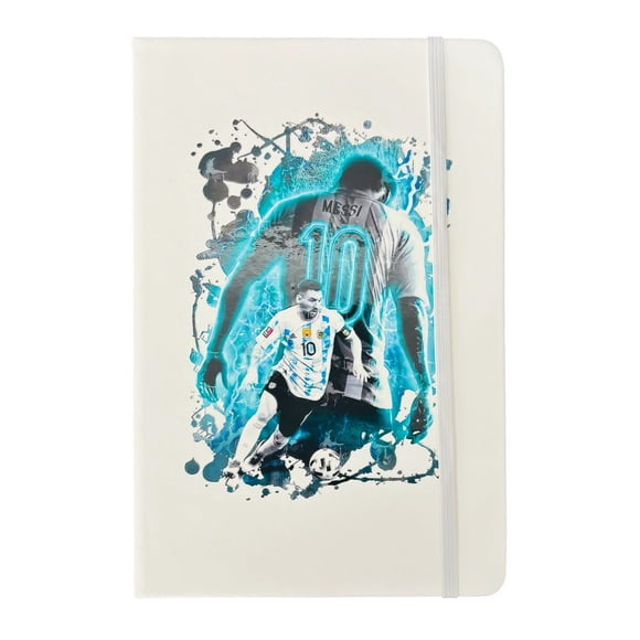 Libreta estilo francés blanca con hojas rayadas, Leonel Messi , mide 14 cm de ancho por 21 cm de largo.