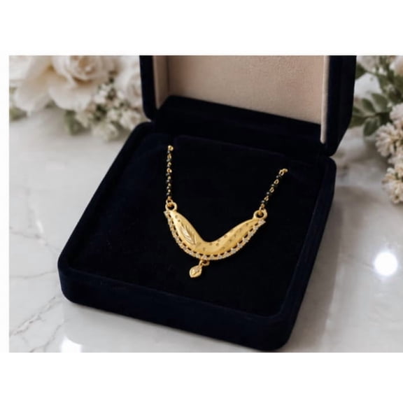 RIVORAH Golden Leaf Mangalsutra