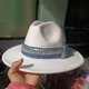 thumbnail image 1 of Sombrero fedora clásico con cinta para mujer, gorro de ala grande de lana plana para hombre y mujer, sombrero de jazz Panamá, Otoño e Invierno, 1 of 4