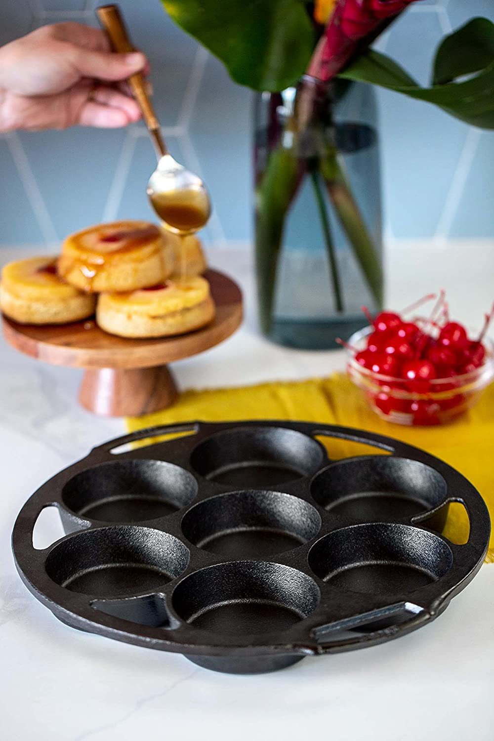 7 Holes Pre-Seasoned Cookware Cupcake Mold Poffertjes Pan Cast Iron Muffin  Pan for Baking Biscuit - China Cake Pan and Bakeware price