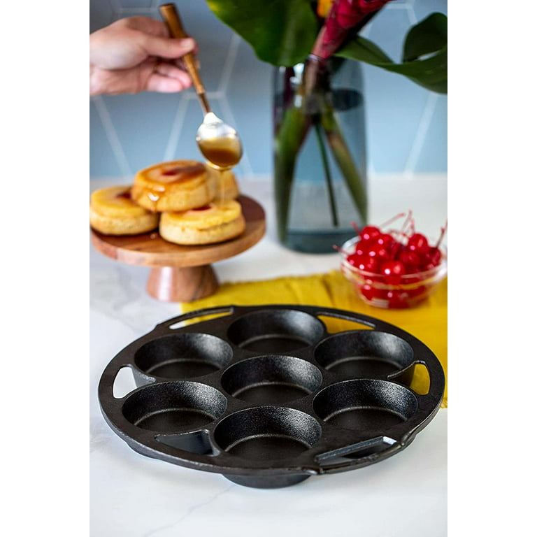Biscuits in Mini Lodge Cast Iron Cake Pan Stock Photo