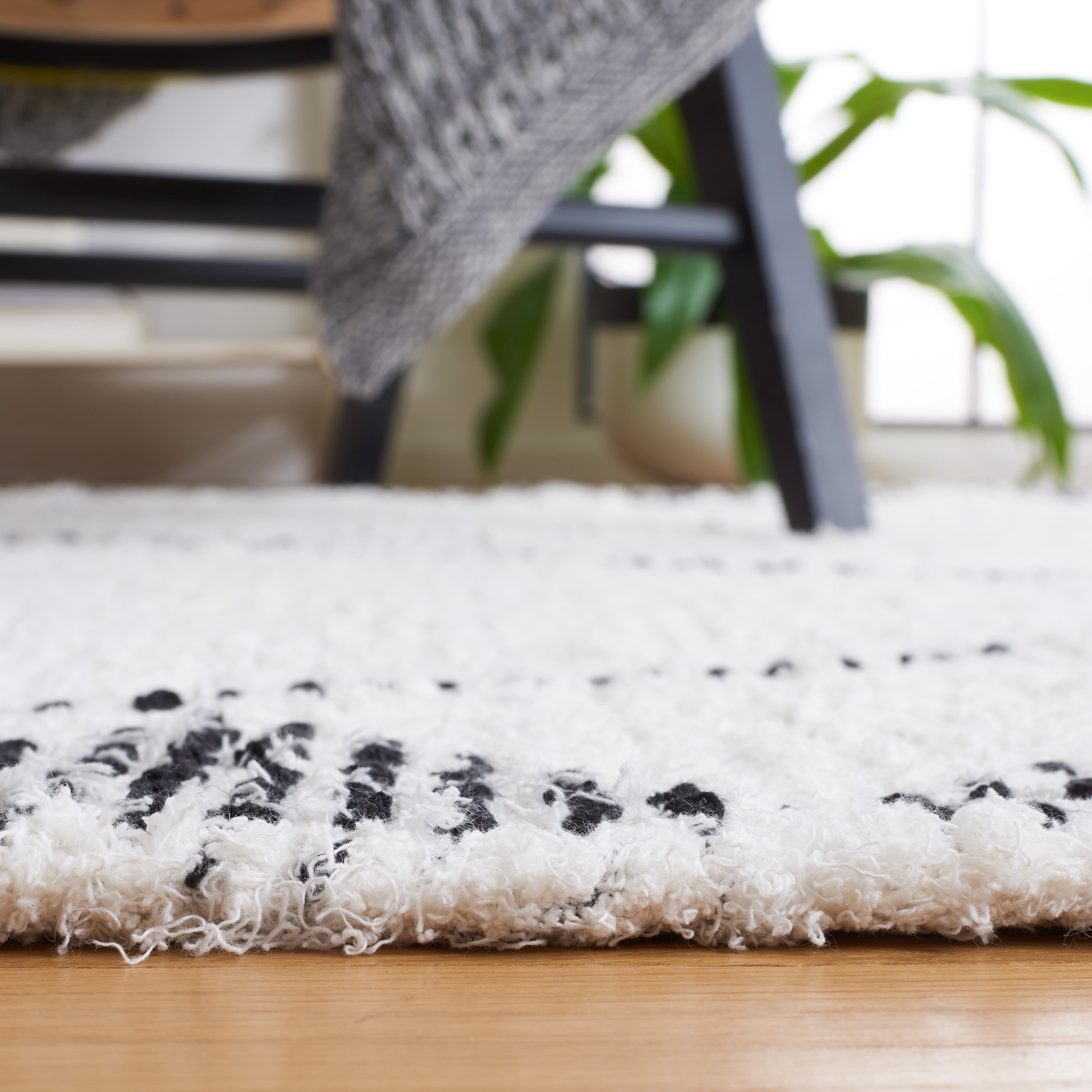 SAFAVIEH Casablanca Alayna Diamond Cotton Area Rug, Ivory/Black, 5' x 8'
