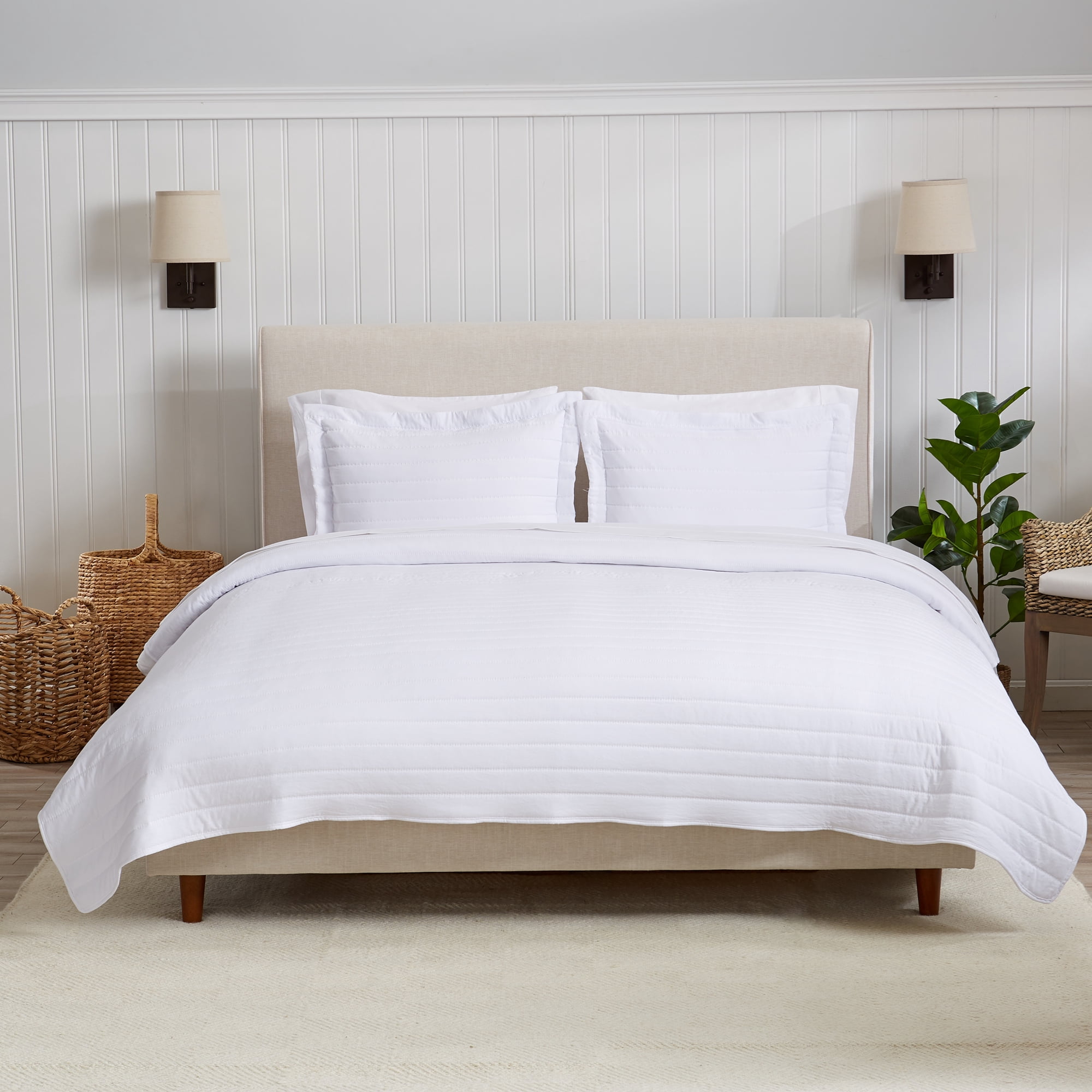 Great Bay Home Channel Stitch Modern Ribbed Reversible Quilt Set With Shams  (Full / Queen, White)