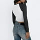 thumbnail image 5 of Top de manga larga slim fit con bloques de color para mujer: ligeramente corto, camisas informales elásticas de mezcla de poliéster, 5 of 6