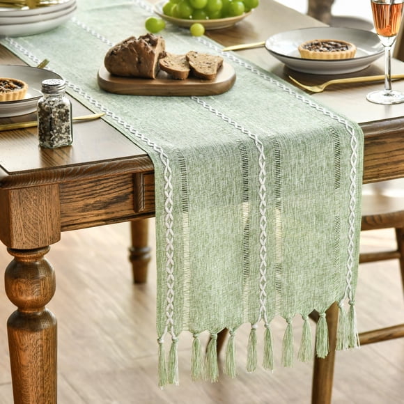 Artoid Mode Boho Chemin de Table à Franges Vert Sauge, Décoration de Table de Cuisine Style Ferme Vacances Mariage Fête Dîner Anniversaire 33x153 cm