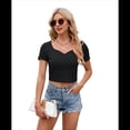 thumbnail image 3 of Camiseta de Corta con Cuello en V y Ombligo Al Descubierto, Negra, Talla L, 3 of 7