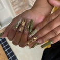 thumbnail image 1 of Usando armadura, flor verde, usando parche de uñas con purpurina, uñas postizas largas y desmontables, 1 of 4