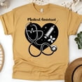 thumbnail image 1 of T-Shirt Graphique d'Assistant Médical avec Cœur et Stéthoscope, Or, Taille 2TG, 1 of 6