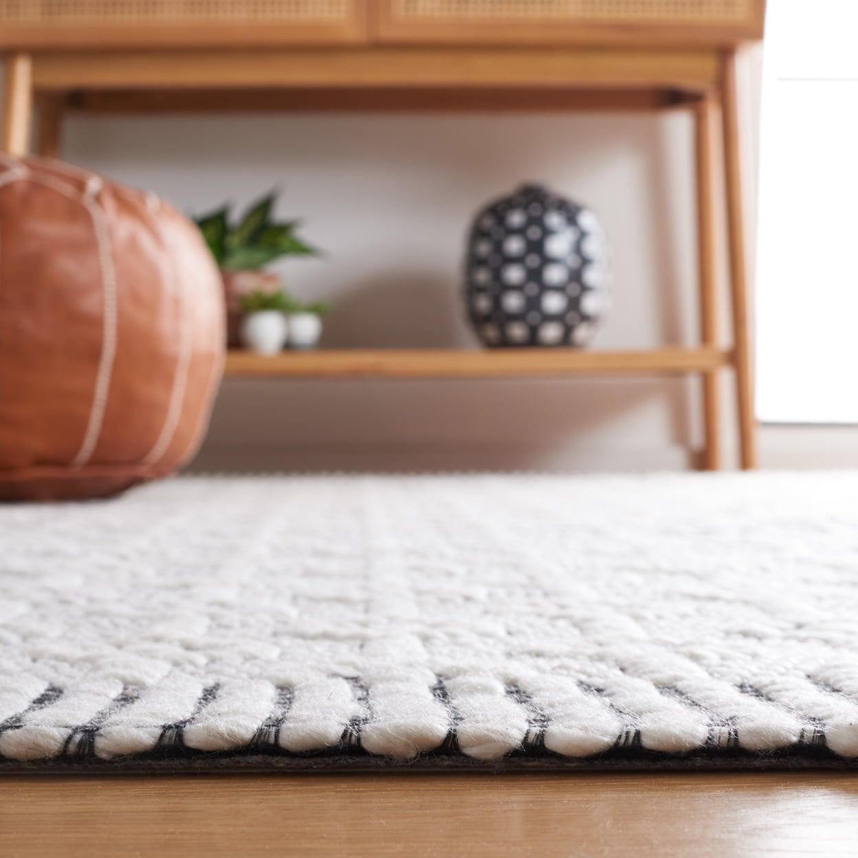 SAFAVIEH Marbella Ombre Diamond Area Rug, Ivory/Black, 8' x 10'