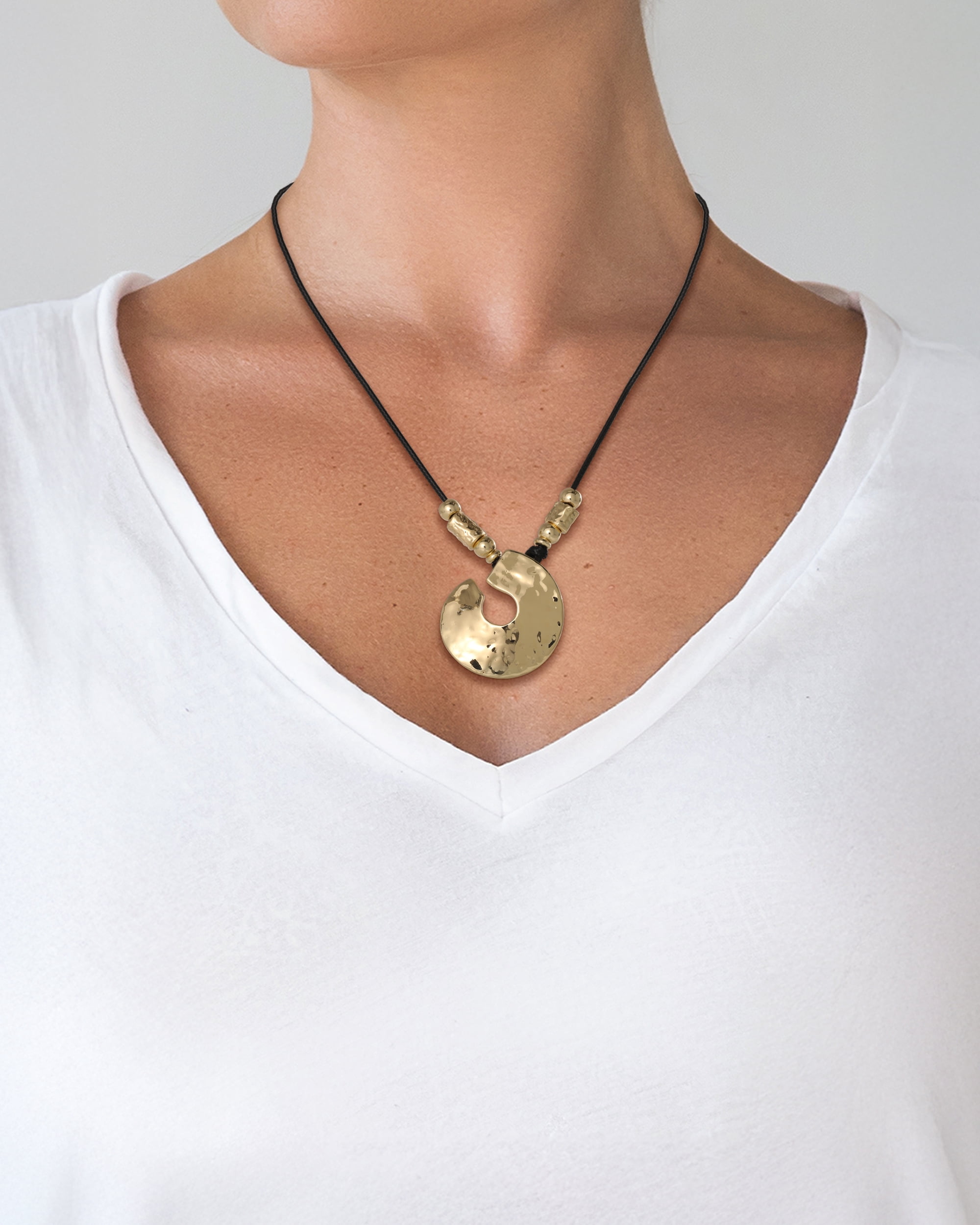 Jessica Simpson Women's Disc Pendant Necklace, 20" + 3" Extender