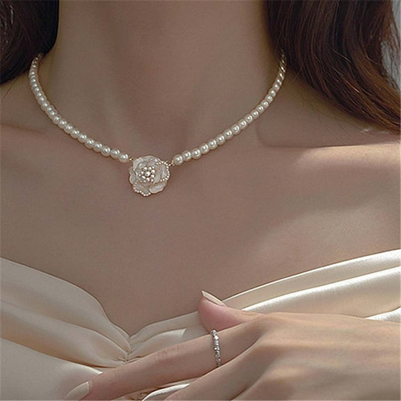 Elegant Vintage Camellia Pearl Necklace Distinctive Alloy Design for Styling