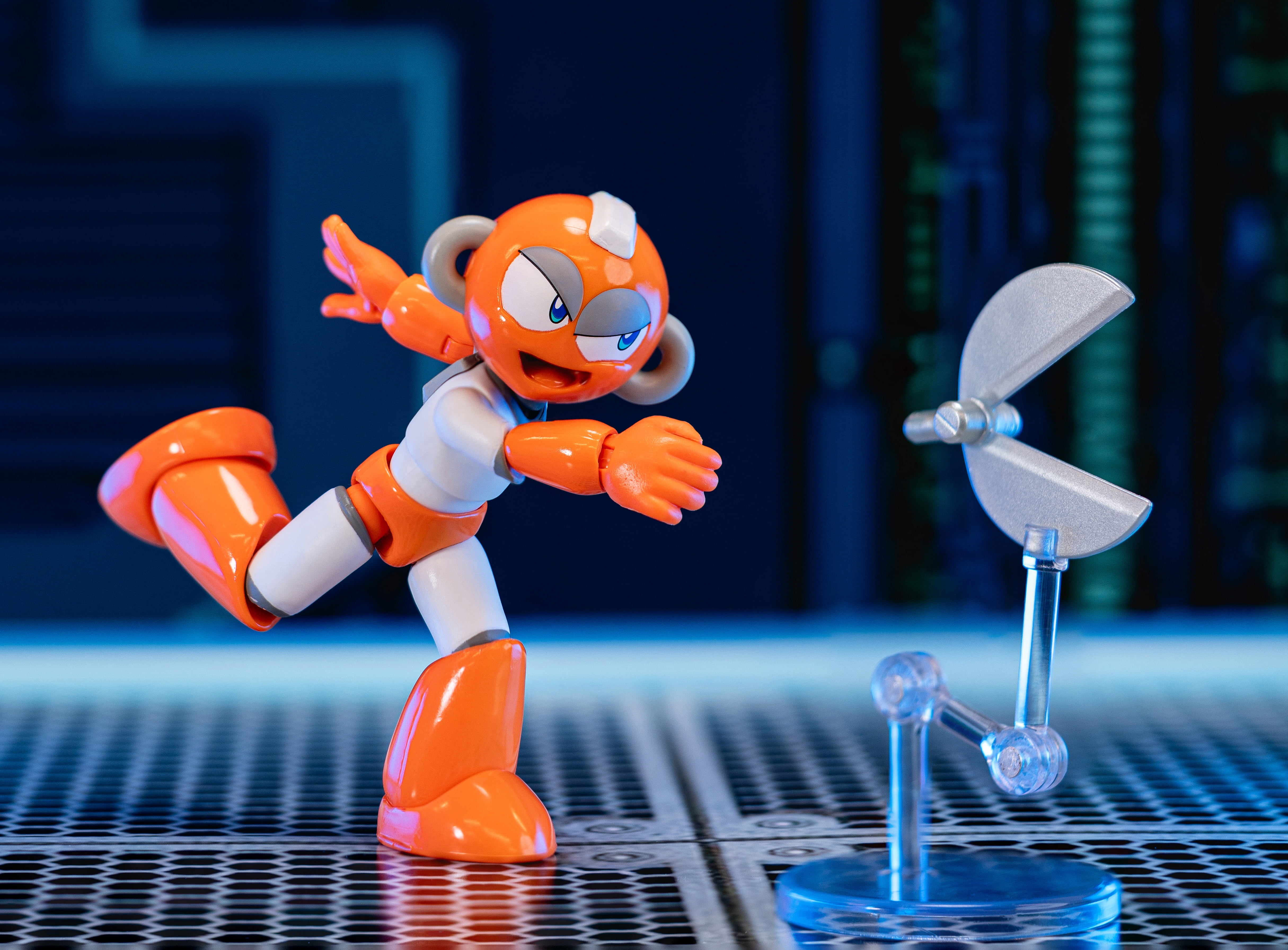 Jada Mega Man 4" Cut Man 1:12 Scale Action Figure, Wave 2 – 15+ Points of Articulation, Alternate Hands & Head, Rolling Cutter Accessory