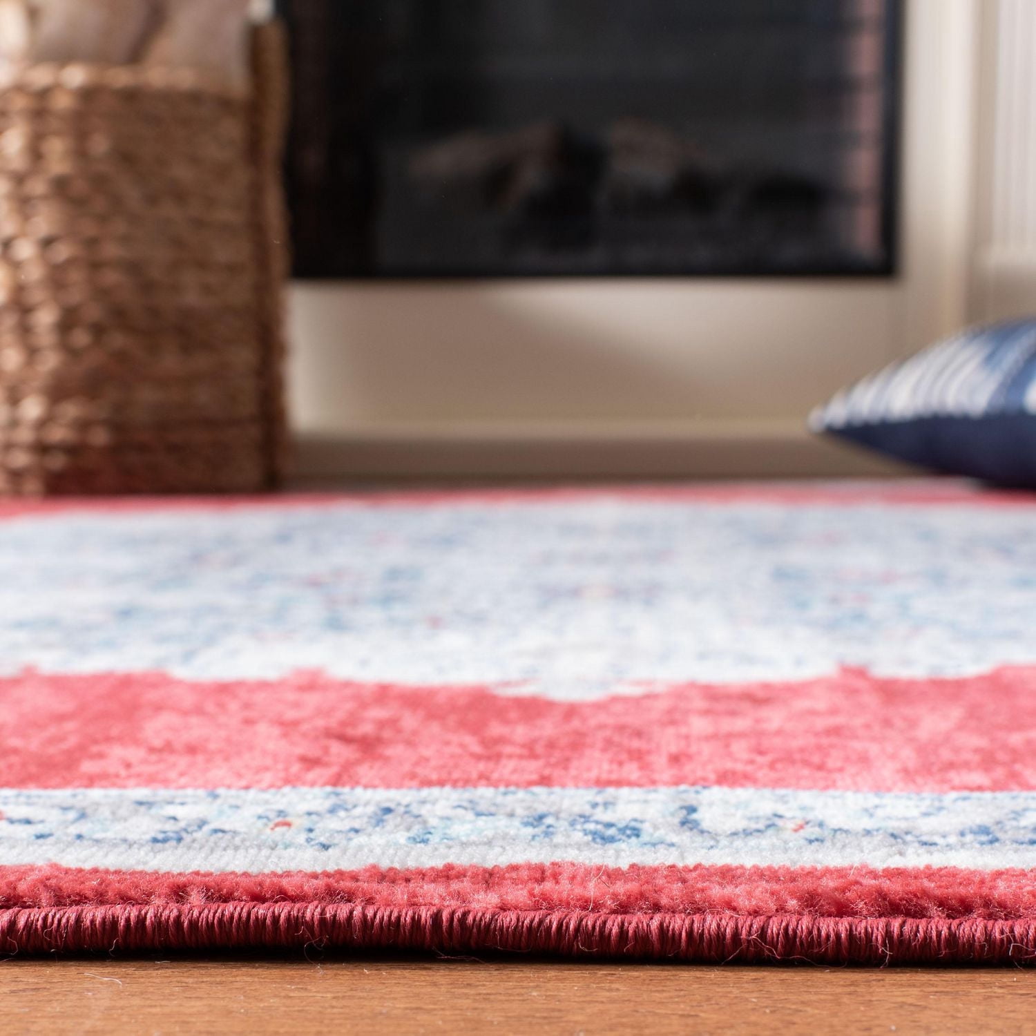 SAFAVIEH Brentwood Harland Floral Bordered Area Rug