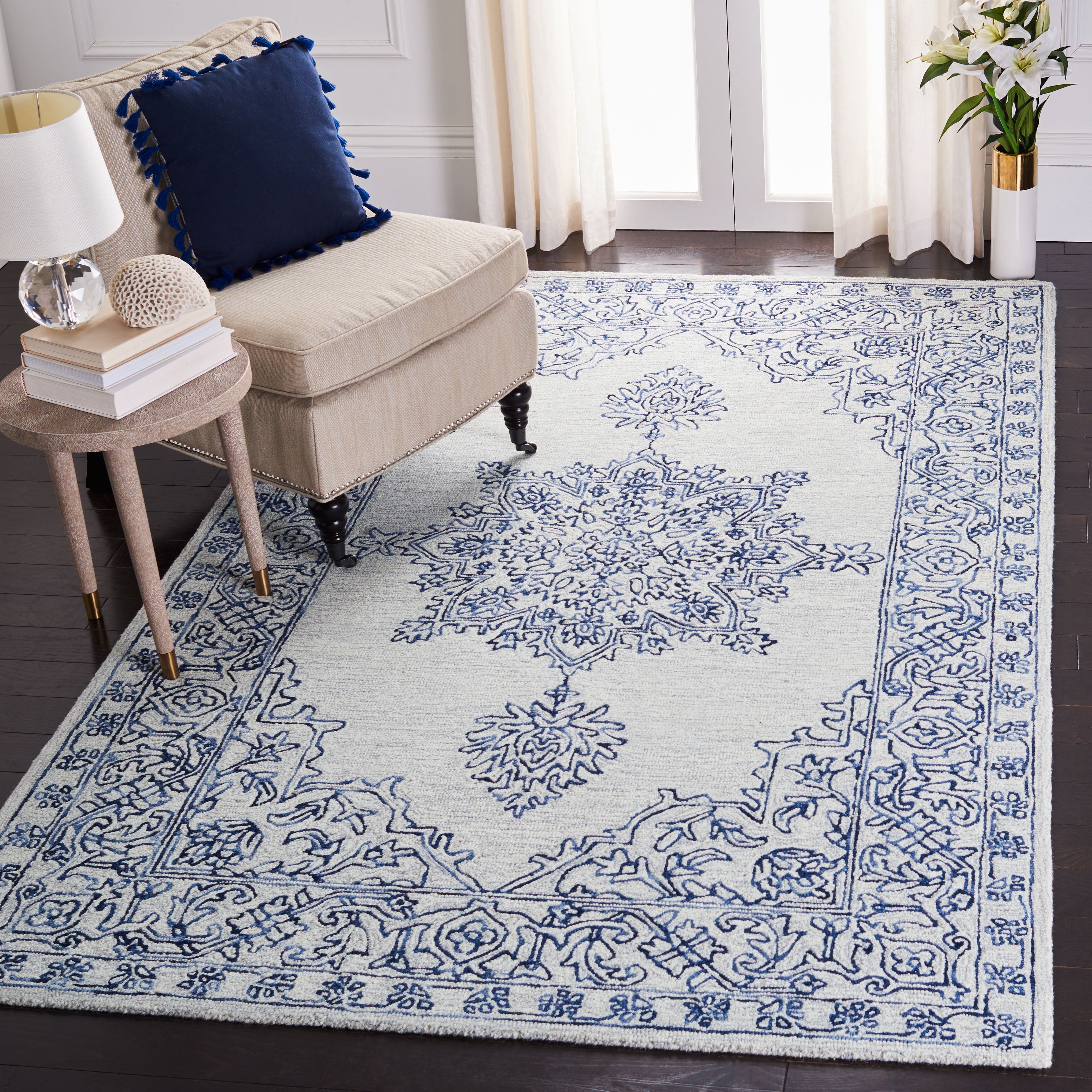 SAFAVIEH Micro-Loop Leann Medallion Wool Area Rug, Ivory/Blue, 4' x 6'