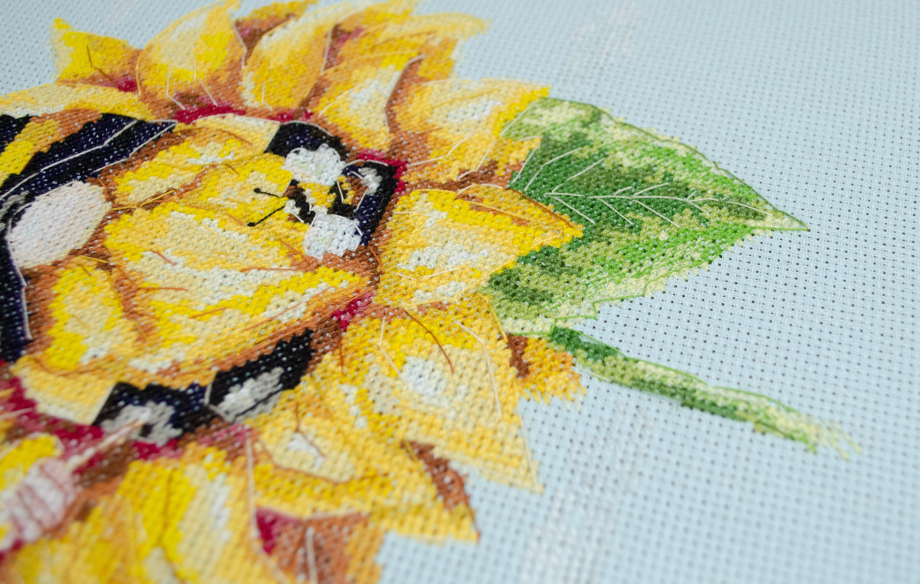 Counted Cross-stitch kit - Beekeeper AH-184