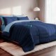 thumbnail image 1 of Set Edredón Acolchado Dreamlab Juego de Cama Completo hipoalergénico TAMAÑO Queen Azul marino y Azul claro, 1 of 9