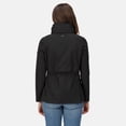 thumbnail image 3 of Regatta - Chaqueta Impermeable Nadira para Mujer (Negro), 3 of 6