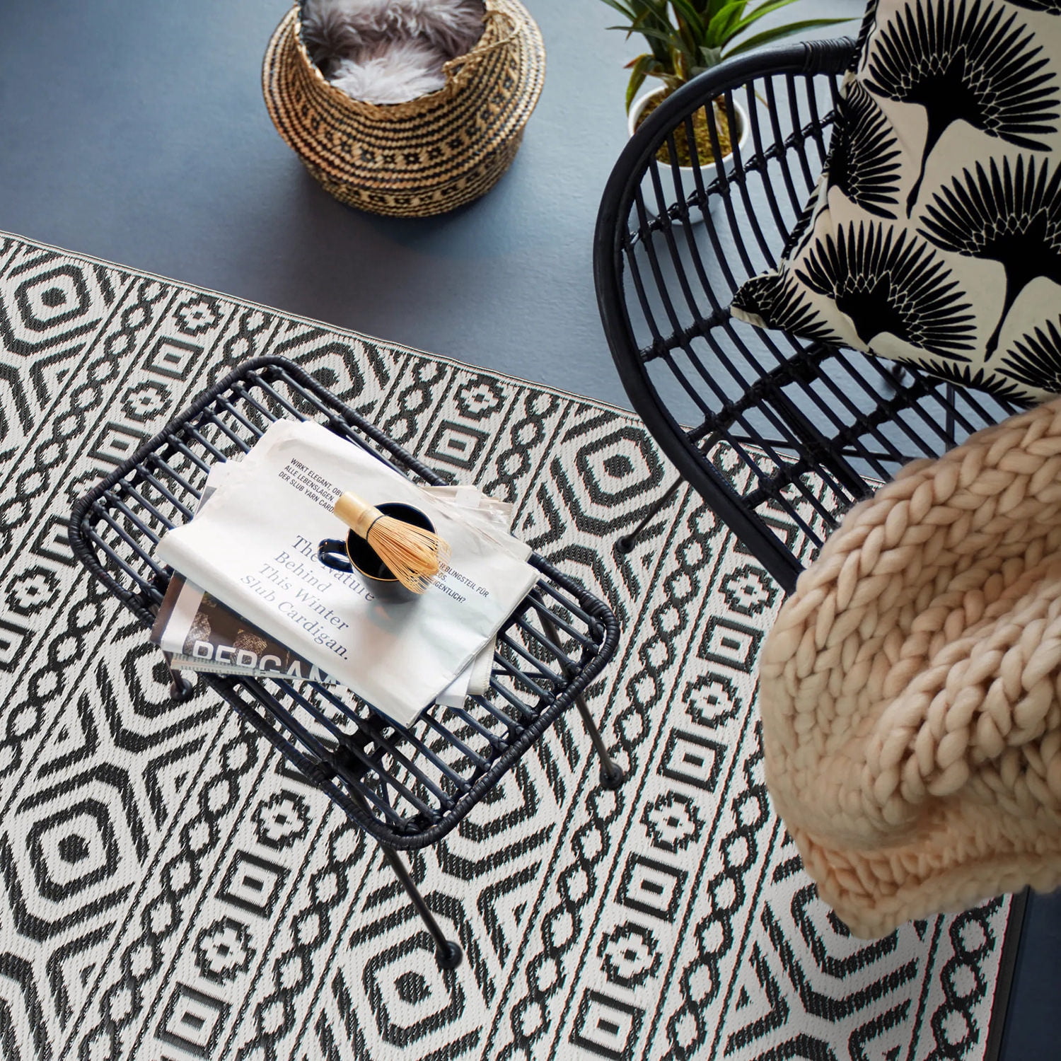 World Rug Gallery Contemporary Geometric Reversible Plastic Indoor and Outdoor Picnic Mat, Camping Rug, RV Rug - BLACK 5' X 7'