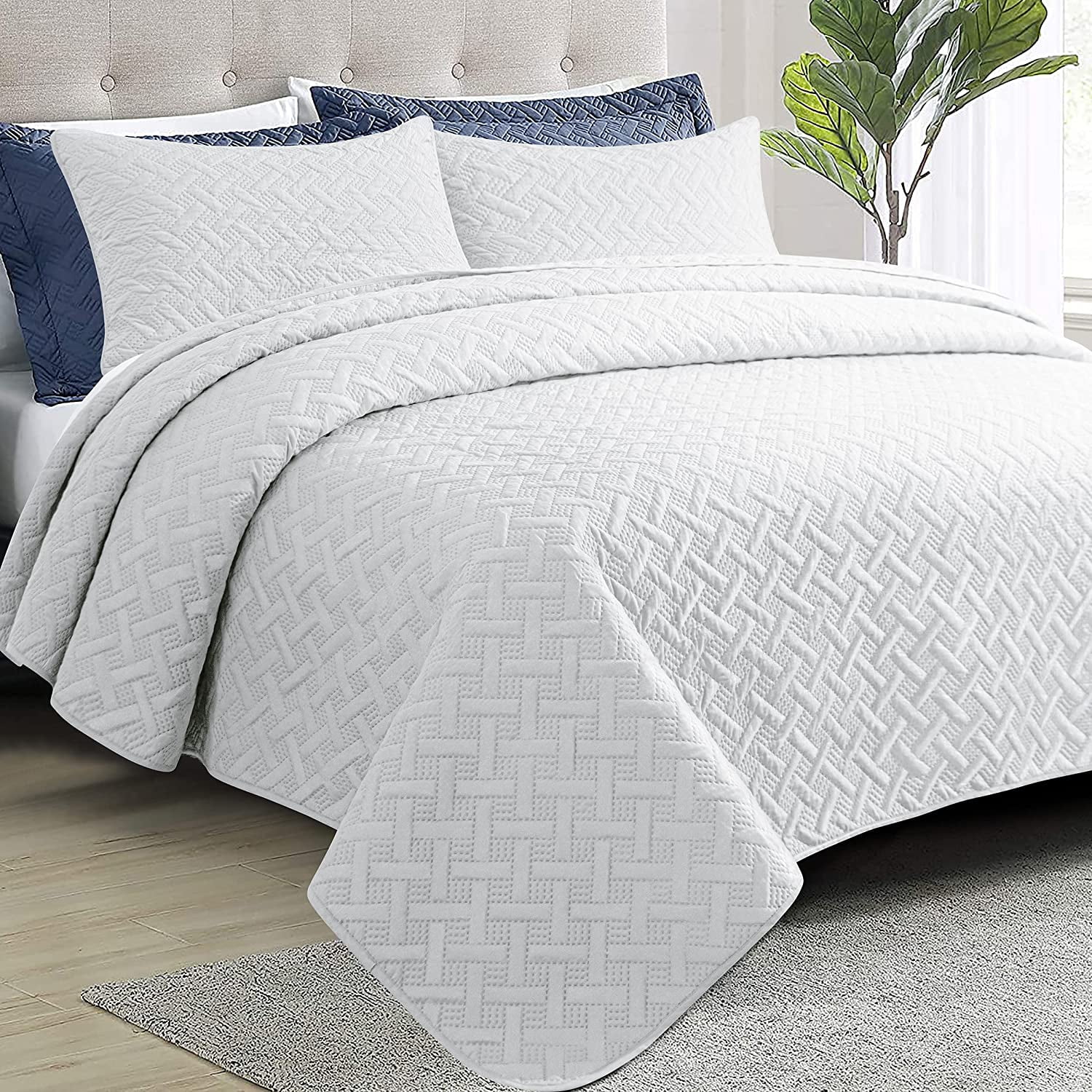 Ultrasonic Embossing Lightweight Quilt Set White, 1 Bedspread, 2 Shams Soft Microfiber Reversible Coverlet for All Seasons VEEYOO 3 Pieces Bedspread Oversized Queen