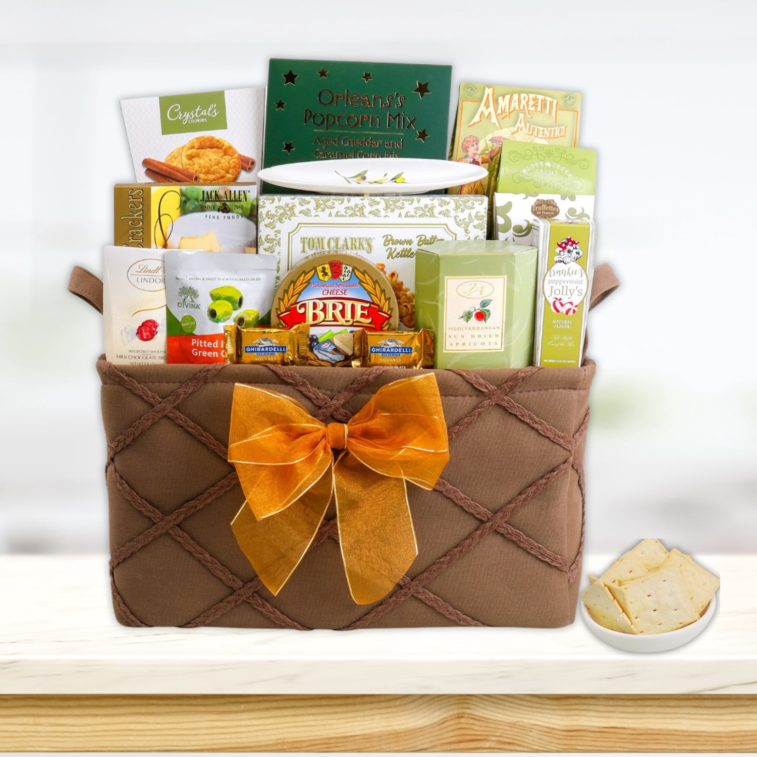 Alder Creek Gift Baskets The Ambassador Gift Basket (14 Pieces )