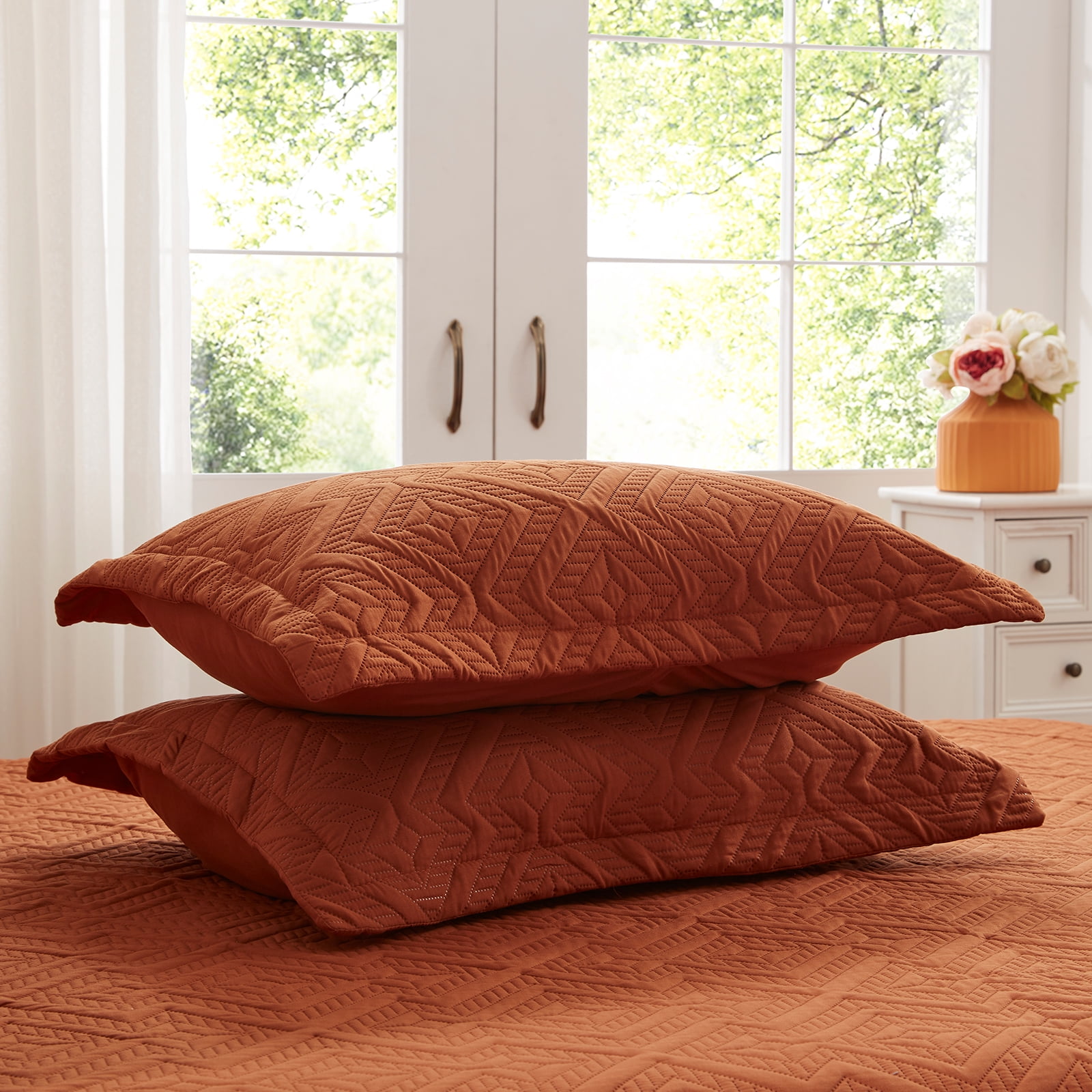 Quilt Set King Size 3 Pieces, Lightweight Burnt Orange/Rust Bedspread-98''x106'', Soft Microfiber Summer Quilt, Luxurious Warm Coverlet Set for All Seasons (Includes 1 Quilt, 2 Shams)