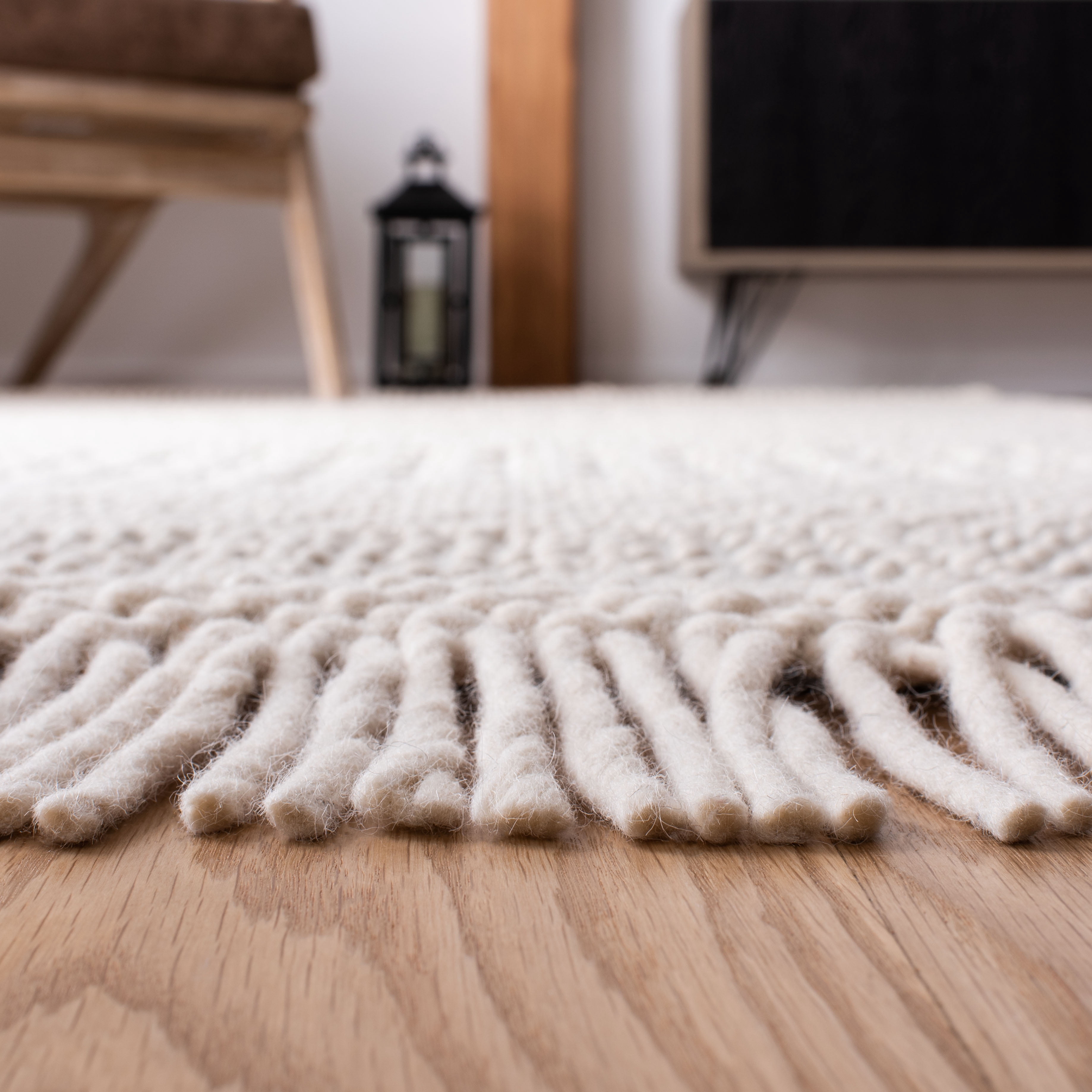 SAFAVIEH Natura Cordelia Southwestern Fringe Wool Area Rug, Ivory/Grey, 5' x 8'