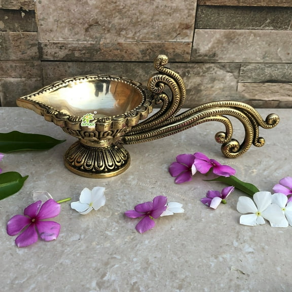 Diya with handle - Temple worship puja deepak - oil lamp By Ashopi Decor