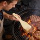 thumbnail image 4 of Pincel para barbacoa con mango de madera natural para cocinar, hornear, asar a la parrilla, barbacoas al aire libre y uso en la cocina; aplicación uniforme; fácil almacenamiento, 4 of 4