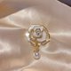 thumbnail image 1 of Colección de broches Broche de mariposa Ramillete de camelia Alfiler de perla antiexposición Joyas de perlas navideñas Accesorios de vestir, 1 of 4