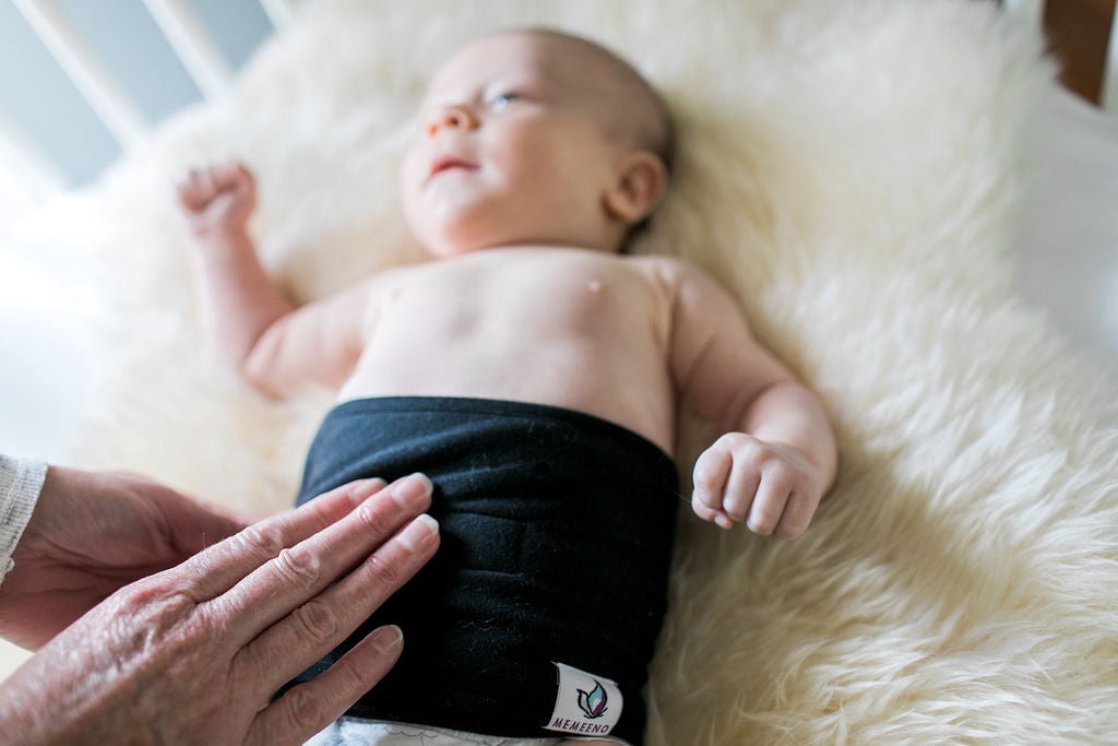 MEMEENO Belly Band for Colic & Gas Relief, Organic Cotton, Self-Warming for Fussy Newborn (Noir)