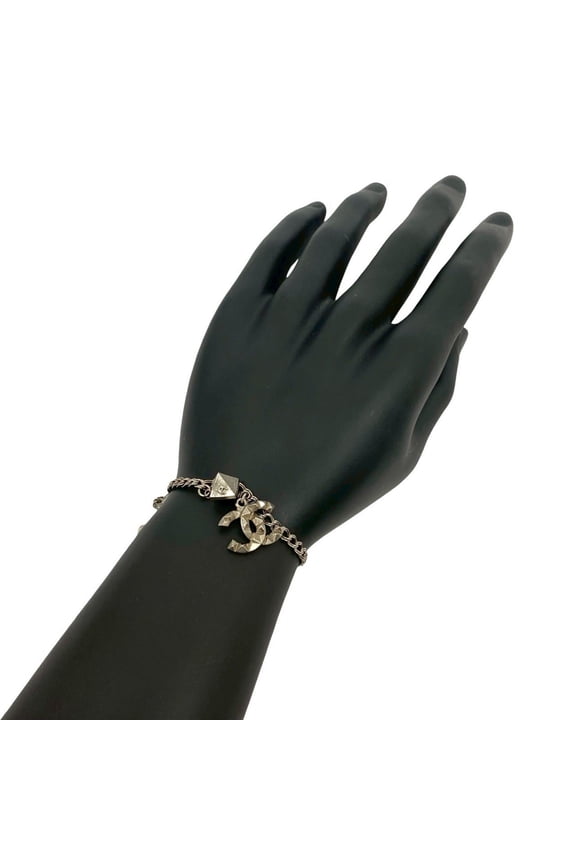 Pre-Owned CHANEL Coco Mark Motif Metal Bracelet Bangle Silver 60393 (Good)