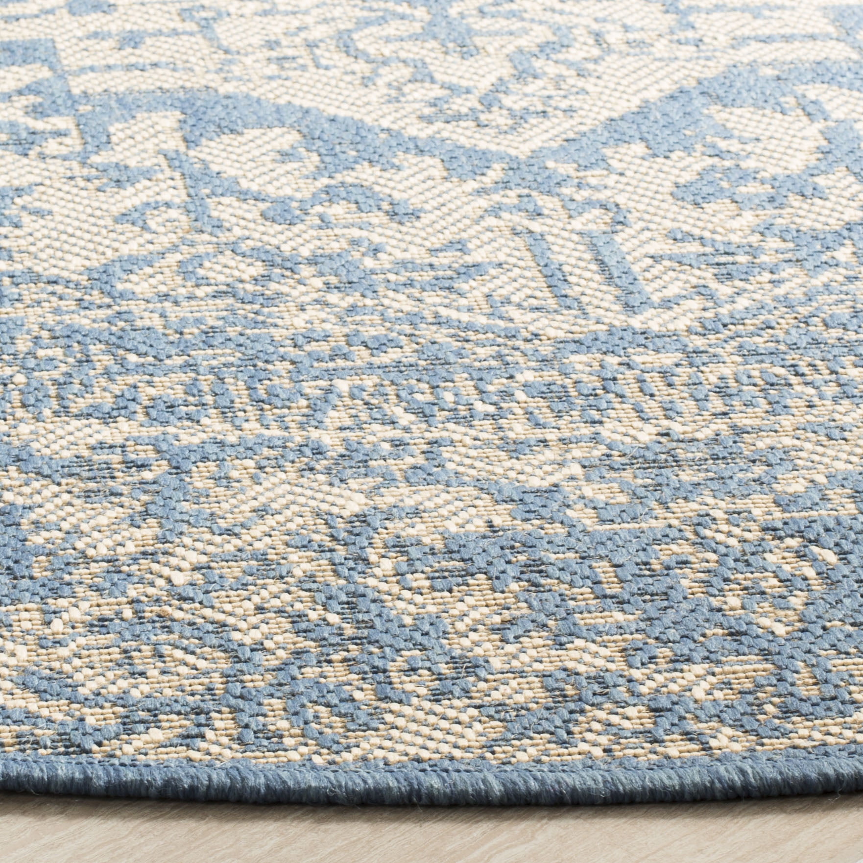 SAFAVIEH Linden Dania Traditional Area Rug, Cream/Blue, 4' x 6'
