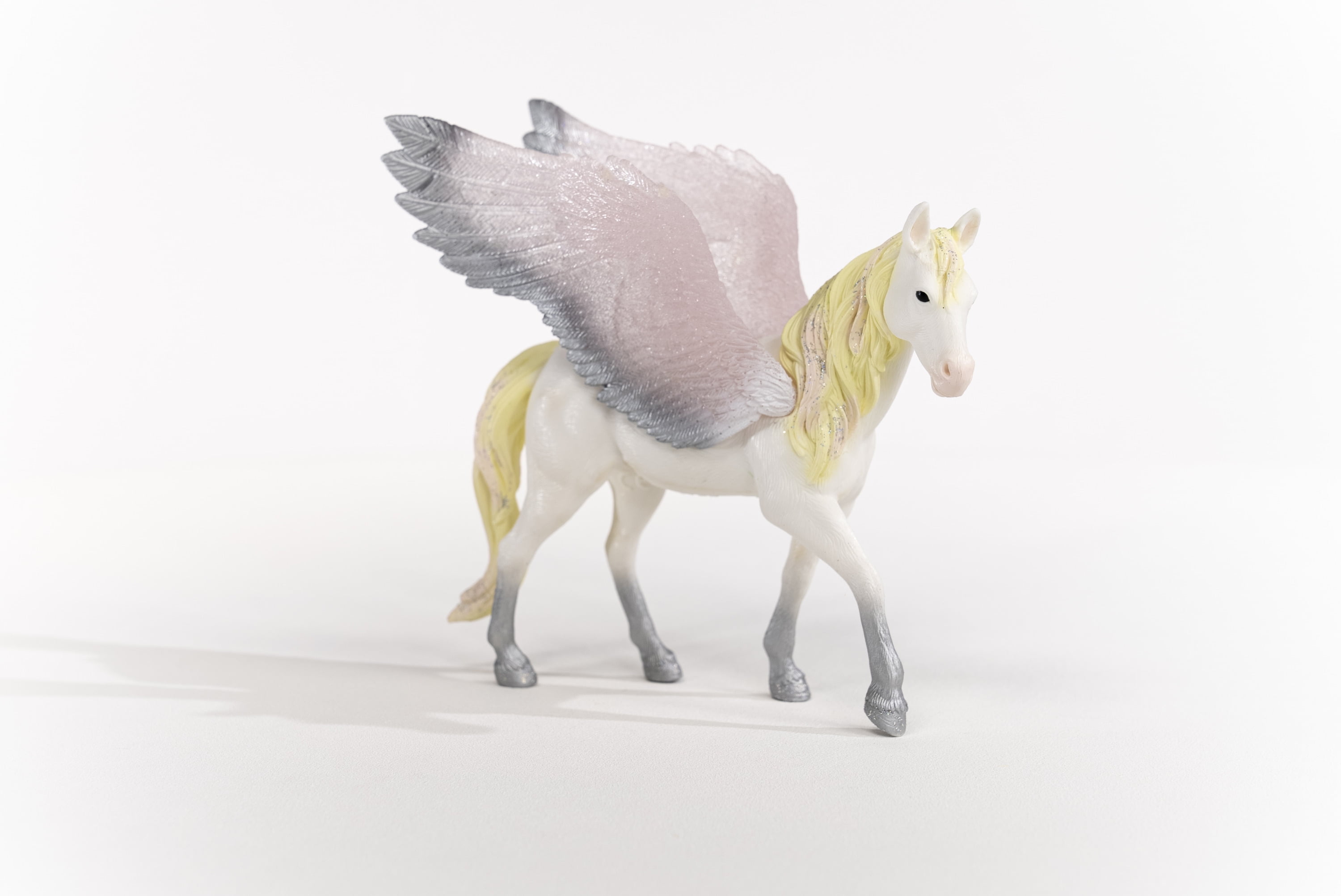 Schleich Bayala - Sunrise Pegasus Mare Figurine - Unicorn Toy with Glittering Wings for Girls and Boys - Fantasy Horse Figure - Kids Ages 5+