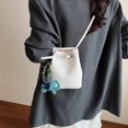 thumbnail image 4 of Bolso bandolera de hombro de gran capacidad y moderno con textura de alta calidad y diseño de lichi para mujer, ideal para el día a día, 2025, 4 of 5