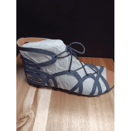 Gentle Souls Women's Break My Heart 3 Gladiator Flat Sandals - Navy 11M
