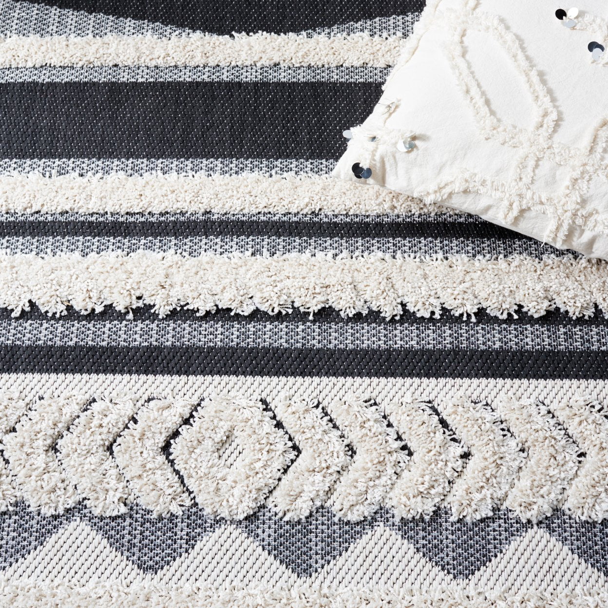 SAFAVIEH Cottage Fitzroy Geometric Indoor/Outdoor Area Rug, Ivory/Black, 9' x 12'
