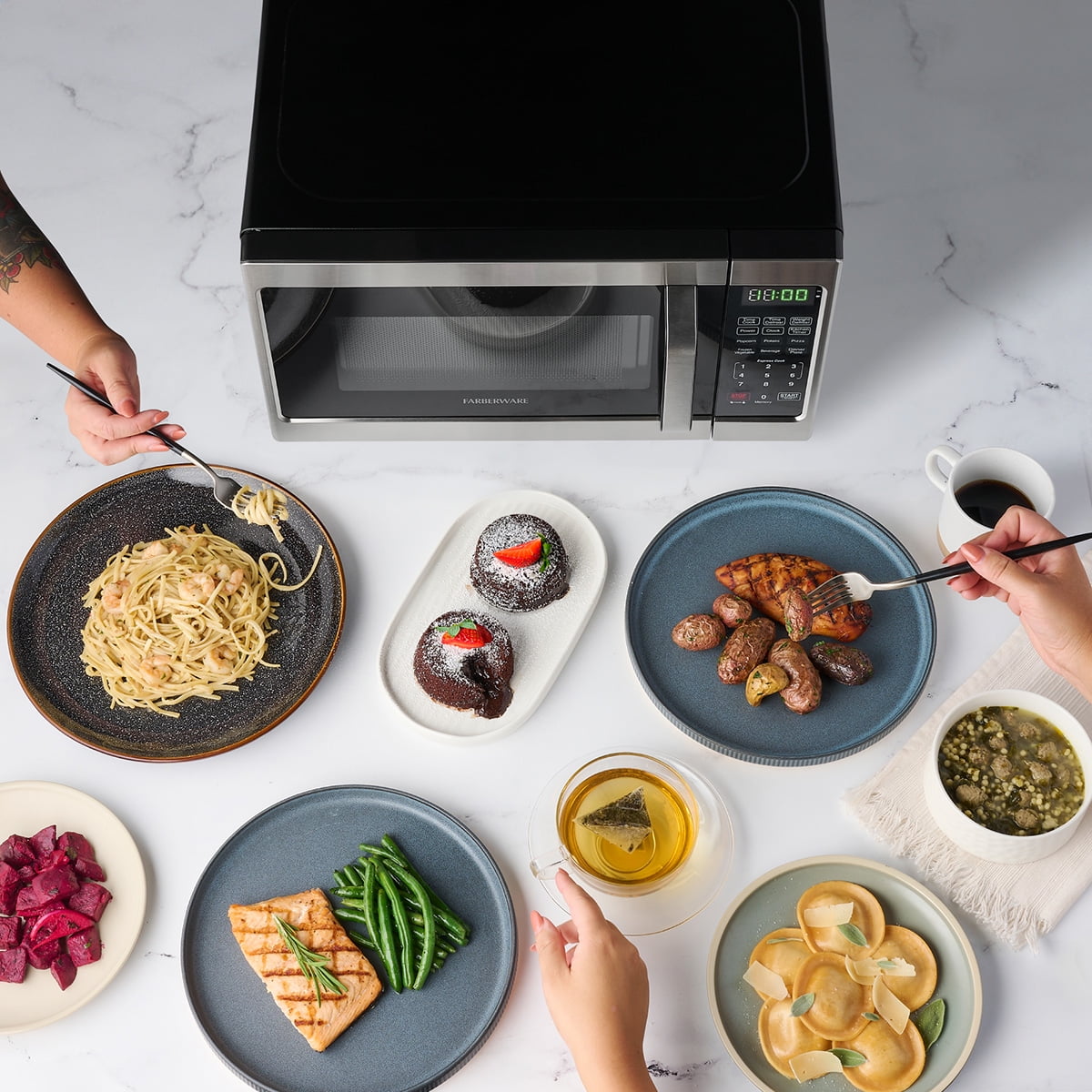 Farberware 0.7 cu ft Microwave Oven, 700W Countertop Microwave Oven with Digital Display, Brushed Stainless