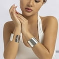 thumbnail image 4 of SIfdSeng Bracelet Rétro Géométrique Brillant avec Design Simple Bracelet Grand pour Femmes 1Pcs Bracelets Initiales pour Femmes Bracelet Cœur Jonc Bracelet Cœur 925 Argent, 4 of 5