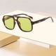 thumbnail image 3 of Gafas de sol retro para mujer y hombre Gafas de sol clásicas cuadradas de los años 70, 3 of 3